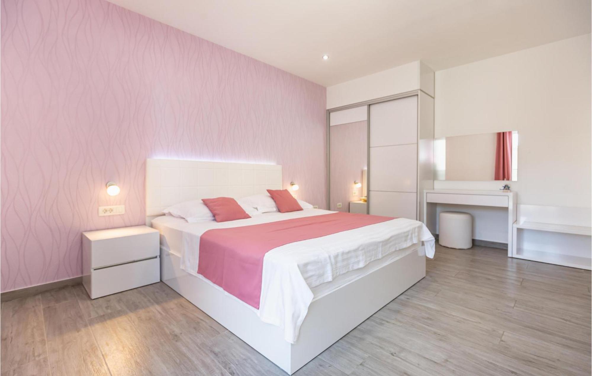 Amazing Apartment In Medici With Kitchen Kutlesa Luaran gambar
